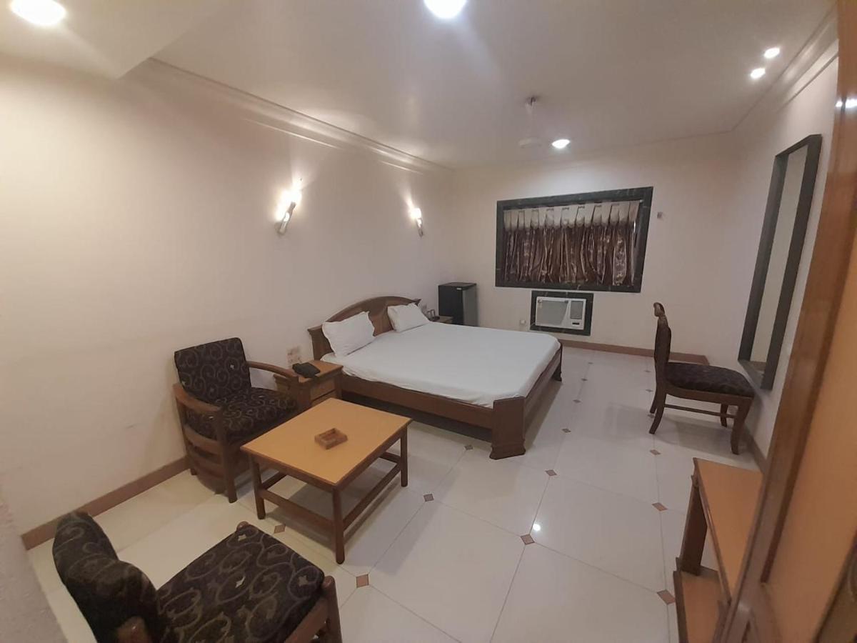 Hotel Mayur By Wb Inn Ulhāsnagar Dış mekan fotoğraf