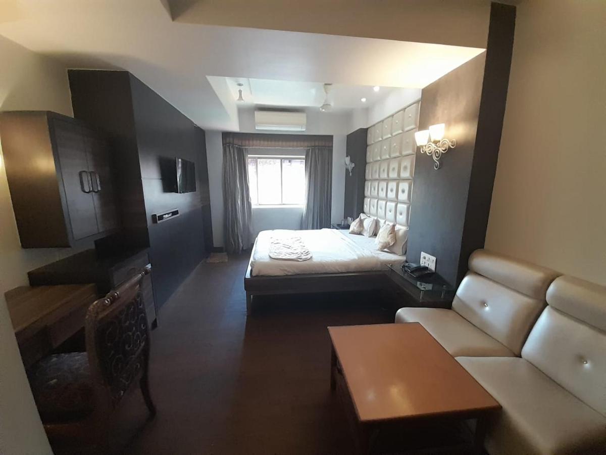 Hotel Mayur By Wb Inn Ulhāsnagar Dış mekan fotoğraf