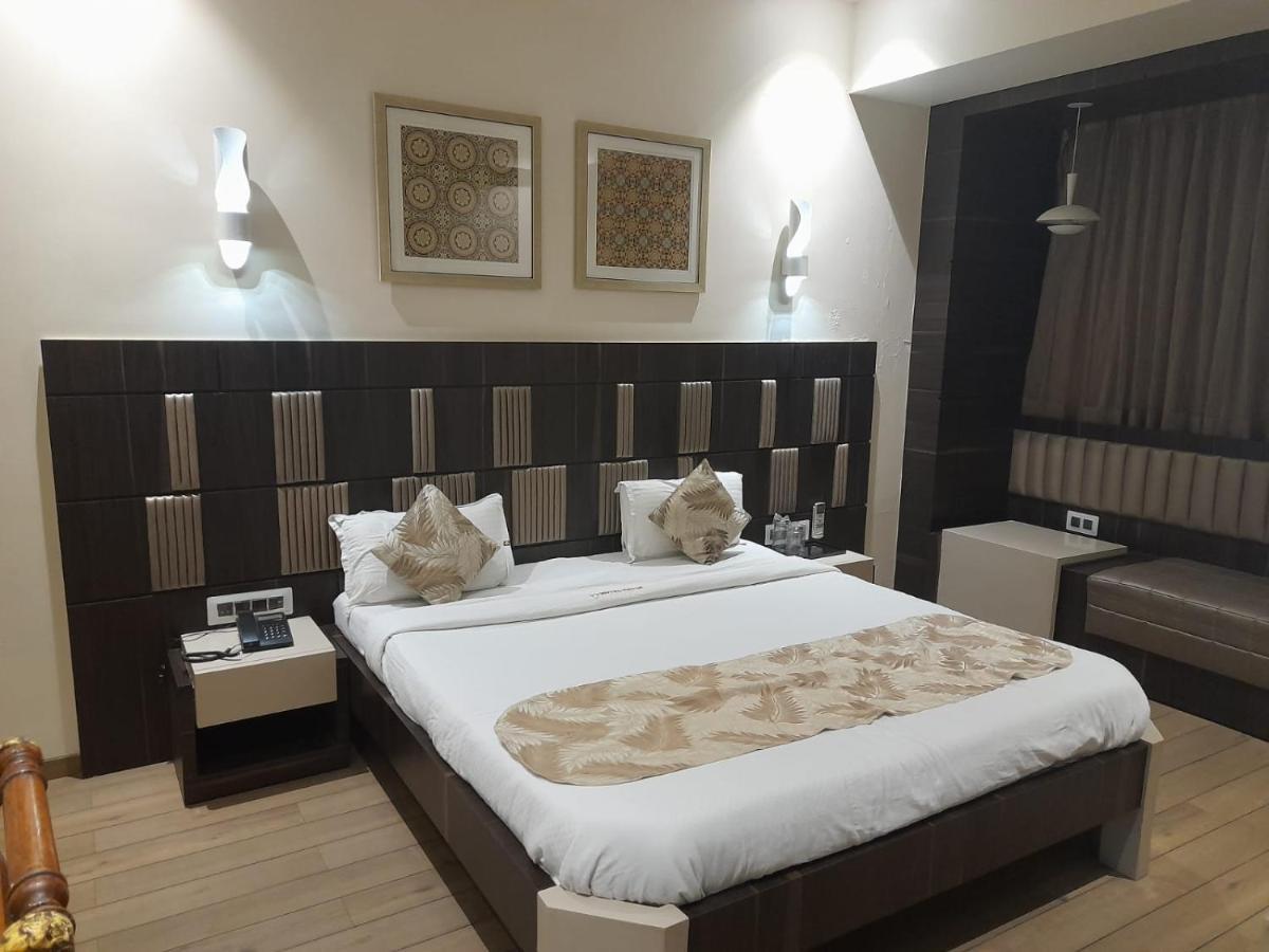 Hotel Mayur By Wb Inn Ulhāsnagar Dış mekan fotoğraf