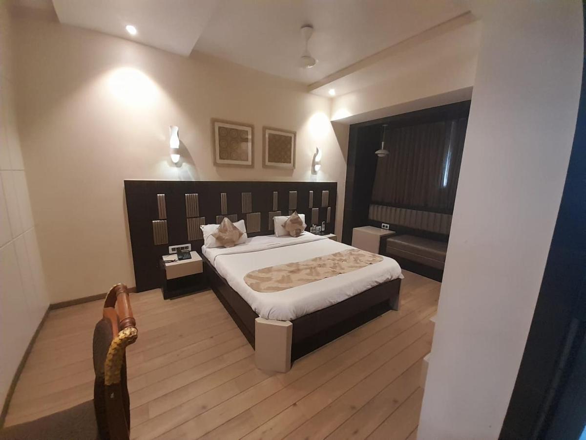 Hotel Mayur By Wb Inn Ulhāsnagar Dış mekan fotoğraf