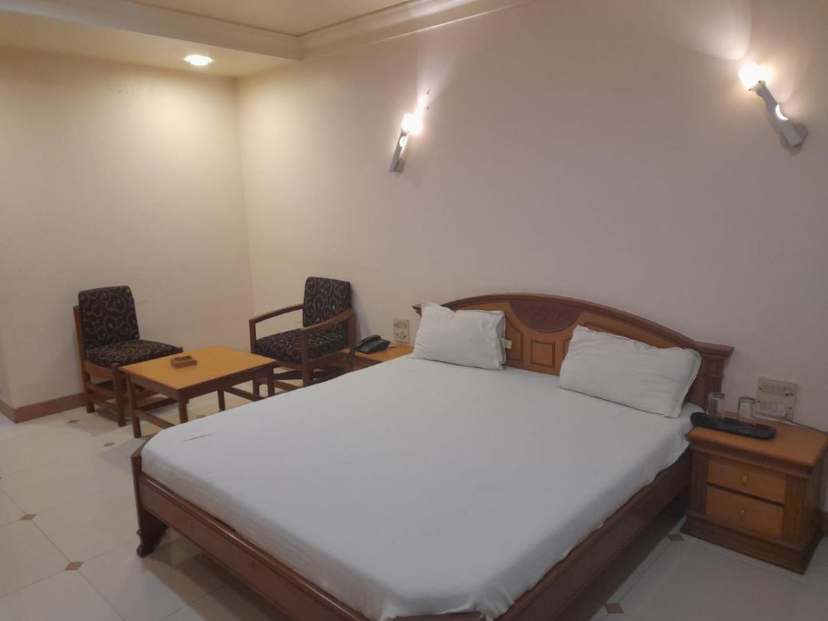 Hotel Mayur By Wb Inn Ulhāsnagar Dış mekan fotoğraf